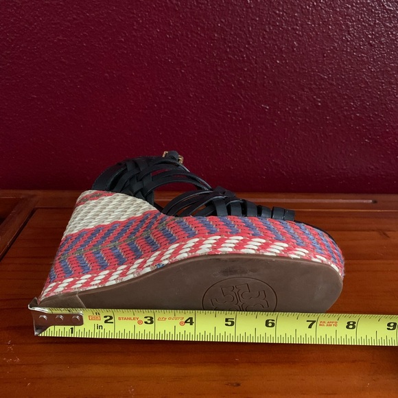 TORY BURCH Raven Woven Leather and Raffia Wedge Sandals Size 6, Like New - Picture 10 of 10